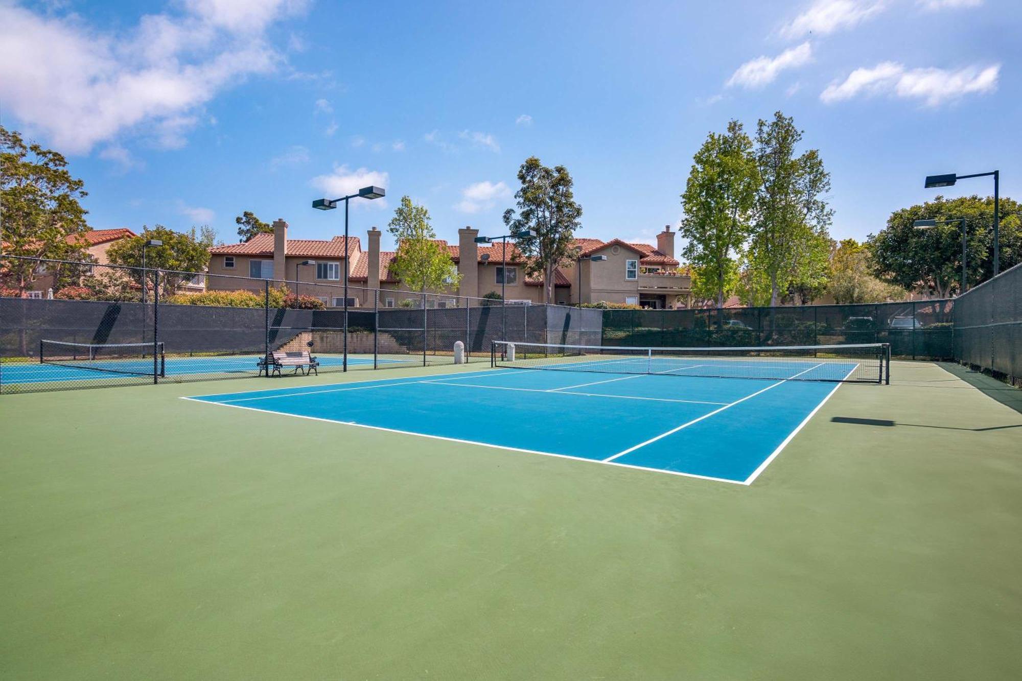 Carmel Valley 2br With Amenities *